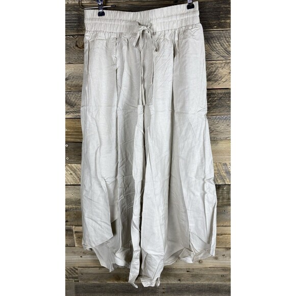 Women's Cream Capris - Picture 1 of 10